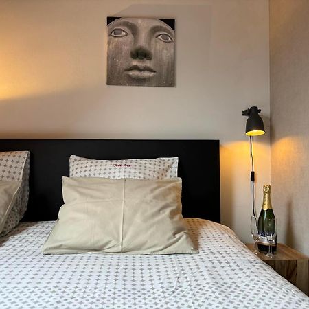 Gastenverblijf Chambre Damis - Geniet Van Haspengouw, Buiten En Binnen! Heers Exteriör bild