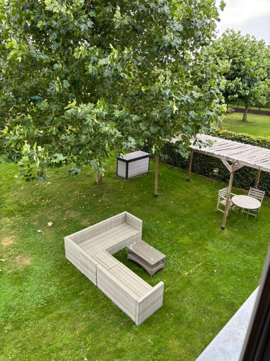 Gastenverblijf Chambre Damis - Geniet Van Haspengouw, Buiten En Binnen! Heers Exteriör bild